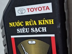 Bán rẻ nước rửa kính oto chính hãng Toyota 1l