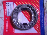 Bố thắng hãng honda dành cho xe máy, vô nước không kêu. Bố thắng hãng honda dành cho xe máy, vô nước không kêu.