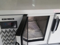 Bàn lạnh 2 cánh (thiết bị sản xuất) Bàn lạnh 2 cánh (thiết bị sản xuất)