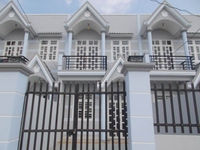 Bán nhà 1 trệt 1 lầu, sổ hồng riêng giá rẻ chợ Hưng Long Bán nhà 1 trệt 1 lầu, sổ hồng riêng giá rẻ chợ Hưng Long