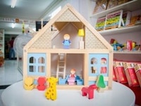 Đồ chơi cho bé gái nhà búp bê và các dụng cụ nhà bếp độc đáo Đồ chơi cho bé gái nhà búp bê và các dụng cụ nhà bếp độc đáo