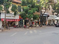 Bán nhà mặt phố Cấm Chỉ ngay đầu Hàng Bông, kinh doanh tốt. Bán nhà mặt phố Cấm Chỉ ngay đầu Hàng Bông, kinh doanh tốt.