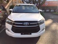 Innova 2.0E màu trắng giao ngay Innova 2.0E màu trắng giao ngay