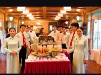 Tuyển nhân viên phục vụ nhà hàng tiệc cưới Queen Plaza Tuyển nhân viên phục vụ nhà hàng tiệc cưới Queen Plaza
