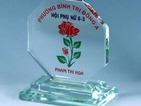 Kỷ niệm chương, cup,huy chương bằng pha lê giá rẻ nhất TPHCM Kỷ niệm chương, cup,huy chương bằng pha lê giá rẻ nhất TPHCM