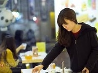 Tuyển nhân viên nữ phục vụ quán cafe sân vườn , nhà hàng lương hấp dẫn Tuyển nhân viên nữ phục vụ quán cafe sân vườn , nhà hàng lương hấp dẫn
