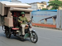 Xe Ba gác (xe thương binh) vận chuyển hàng tại hà nội Xe Ba gác (xe thương binh) vận chuyển hàng tại hà nội
