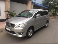 Cần bán xe Innova 2014 số tự động màu xám bạc Cần bán xe Innova 2014 số tự động màu xám bạc