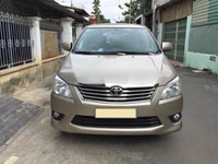 Bán xe Toyota Innova 2014 2.0V số tự động màu vàng Bán xe Toyota Innova 2014 2.0V số tự động màu vàng