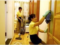 Cần hai người giúp việc nhà và giữ trẻ. Làm 2 nơi gần nhau. Cần hai người giúp việc nhà và giữ trẻ. Làm 2 nơi gần nhau.