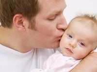 Cần hai người giúp việc nhà và giữ trẻ. Làm 2 nơi gần nhau. Cần hai người giúp việc nhà và giữ trẻ. Làm 2 nơi gần nhau.