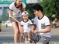Cần hai người giúp việc nhà và giữ trẻ. Làm 2 nơi gần nhau. Cần hai người giúp việc nhà và giữ trẻ. Làm 2 nơi gần nhau.