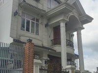 Cho thuê Villa sân vườn, DTSD: 300m2,3 lầu, 3 PN, 2PK, sàn gỗ Cho thuê Villa sân vườn, DTSD: 300m2,3 lầu, 3 PN, 2PK, sàn gỗ