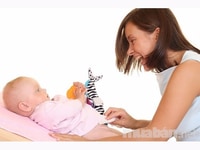 Cần hai người giúp việc nhà và giữ trẻ. Làm 2 nơi gần nhau. Cần hai người giúp việc nhà và giữ trẻ. Làm 2 nơi gần nhau.