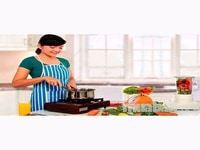 Cần hai người giúp việc nhà và giữ trẻ. Làm 2 nơi gần nhau. Cần hai người giúp việc nhà và giữ trẻ. Làm 2 nơi gần nhau.