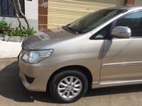 Cần bán xe Innova V 2013 số tự động màu nâu vàng Cần bán xe Innova V 2013 số tự động màu nâu vàng