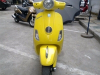 Cần bán chiếc xe Vespa LX 125 màu vàng pha lẫn Cần bán chiếc xe Vespa LX 125 màu vàng pha lẫn