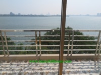 Căn hộ studio nằm ngay cạnh Hồ Tây, ban công đẹp cho thuê Căn hộ studio nằm ngay cạnh Hồ Tây, ban công đẹp cho thuê