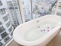 Cho thuê Khách Sạn 10 tầng phố Nguyễn Thị Định...GIÁ=830triệu Cho thuê Khách Sạn 10 tầng phố Nguyễn Thị Định...GIÁ=830triệu