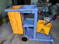 Xe đẩy dọn bàn bằng nhựa 3 tầng Xe đẩy dọn bàn bằng nhựa 3 tầng