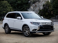 Bán xe Outlander 7 chỗ Giá 807,5 Triệu, trả trước 270 triệu Bán xe Outlander 7 chỗ Giá 807,5 Triệu, trả trước 270 triệu