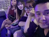 Tuyển gấp Nam Nữ phục vụ bàn hát Karaoke Đại Gia Tuyển gấp Nam Nữ phục vụ bàn hát Karaoke Đại Gia