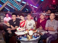 Hệ thống Karaoke Hoàng Gia tuyển phục vụ Hệ thống Karaoke Hoàng Gia tuyển phục vụ