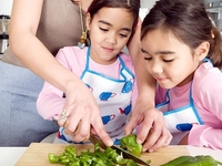 Gia đình chúng tôi đang cần tìm cô giúp việc ăn ở tại nhà. Gia đình chúng tôi đang cần tìm cô giúp việc ăn ở tại nhà.