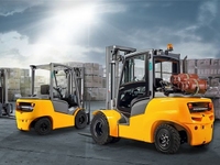 Xe nâng cân bằng - phương tiện cần thiết cho mọi kho hàng Xe nâng cân bằng - phương tiện cần thiết cho mọi kho hàng