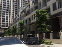 Cho thuê nhà liền kề Nguyễn Chánh 75m2* 5 tầng* Mt 5,5m. giá 40 triệu Cho thuê nhà liền kề Nguyễn Chánh 75m2* 5 tầng* Mt 5,5m. giá 40 triệu