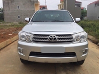 Nhà cần bán Fortuner 2010 dầu màu bạc số sàn xe đi giữ kỹ Nhà cần bán Fortuner 2010 dầu màu bạc số sàn xe đi giữ kỹ