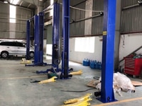 Cầu nâng hai trụ kiểu cổng có công tắc hành trình Cầu nâng hai trụ kiểu cổng có công tắc hành trình
