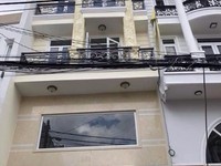 Nhà hẻm 5m, DT 65m2, 1 trệt 2 lầu, 4PN 5WC. Giá 6,6 tỷ. Nhà hẻm 5m, DT 65m2, 1 trệt 2 lầu, 4PN 5WC. Giá 6,6 tỷ.