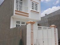 Nhà mới xây sau lưng chợ Hưng Long, sử dụng 100m2 hướng Đông Nam Nhà mới xây sau lưng chợ Hưng Long, sử dụng 100m2 hướng Đông Nam