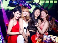 Nữ Nhân viên Phục vụ Karaoke Thượng Lưu Nữ Nhân viên Phục vụ Karaoke Thượng Lưu