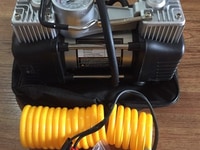 Máy bơm ô tô 12V cầm tay tiện lợi Máy bơm ô tô 12V cầm tay tiện lợi