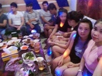 Karaoke Paris Tuyển phục vụ Nữ Karaoke Paris Tuyển phục vụ Nữ