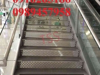 Gia công tấm tôn đột lỗ cầu thang, hình tròn giá rẻ nhất tại Hà Nội Gia công tấm tôn đột lỗ cầu thang, hình tròn giá rẻ nhất tại Hà Nội