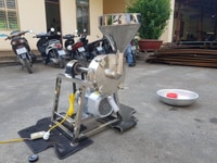 Nghiền mịn nguyên liệu bột ngâm thành dạng mịn mướt để làm bánh cuốn Nghiền mịn nguyên liệu bột ngâm thành dạng mịn mướt để làm bánh cuốn