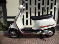 LX Vespa 2013 màu trắng gia trưởng và rất đào hoa tại HN ! LX Vespa 2013 màu trắng gia trưởng và rất đào hoa tại HN !