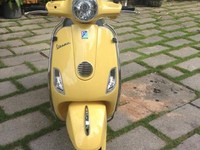 Xe đi cực khoái lại cực thời trang. LX Vespa đời mới . màu vàng tươi Xe đi cực khoái lại cực thời trang. LX Vespa đời mới . màu vàng tươi