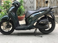 Xe của những doanh nhân hoàng gia. SH 2018 màu rêu phong độ lãng tử Xe của những doanh nhân hoàng gia. SH 2018 màu rêu phong độ lãng tử