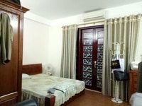 Kinh doanh đỉnh,khu vực sầm uất, nhà đẹp phố Trung Kính. Kinh doanh đỉnh,khu vực sầm uất, nhà đẹp phố Trung Kính.