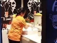 Hiện đang cần người chăm sóc mẹ tôi già yếu (67 tuổi) nằm 1 chỗ Hiện đang cần người chăm sóc mẹ tôi già yếu (67 tuổi) nằm 1 chỗ