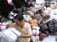 Chuyên thu mua thanh lý thời trang nữ SLL GIÁ CAO, uy tính, lịch sự. Chuyên thu mua thanh lý thời trang nữ SLL GIÁ CAO, uy tính, lịch sự.