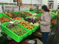 Tuyển nhân viên bán hàng vui vẻ có trách nhiệm trong công việc Tuyển nhân viên bán hàng vui vẻ có trách nhiệm trong công việc