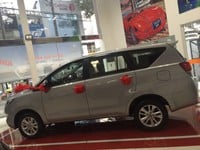 INNOVA 2.0 số sàn màu bạc giao ngay INNOVA 2.0 số sàn màu bạc giao ngay
