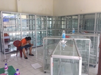 Bên mình chuyên mua bán tủ kính đã qua sử dụng Bên mình chuyên mua bán tủ kính đã qua sử dụng