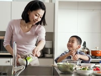 Mình cần tìm 1 cô/chị giúp việc nhà và người trông trẻ Mình cần tìm 1 cô/chị giúp việc nhà và người trông trẻ