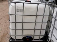 Tank nhựa trắng 1000L cũ, bồn 1000L có khung thép cũ đựng dầu thải Tank nhựa trắng 1000L cũ, bồn 1000L có khung thép cũ đựng dầu thải